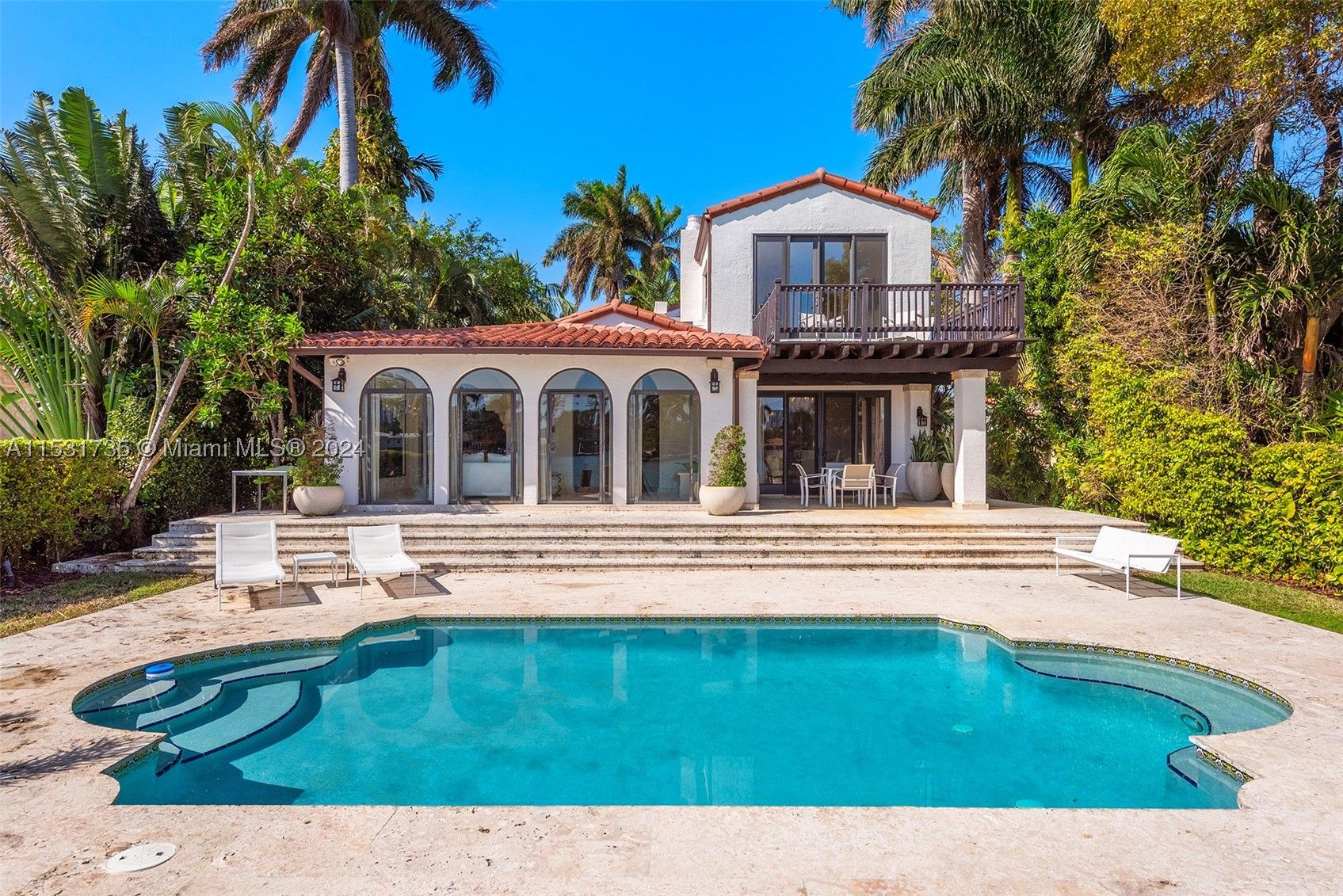 527 E Dilido Dr
