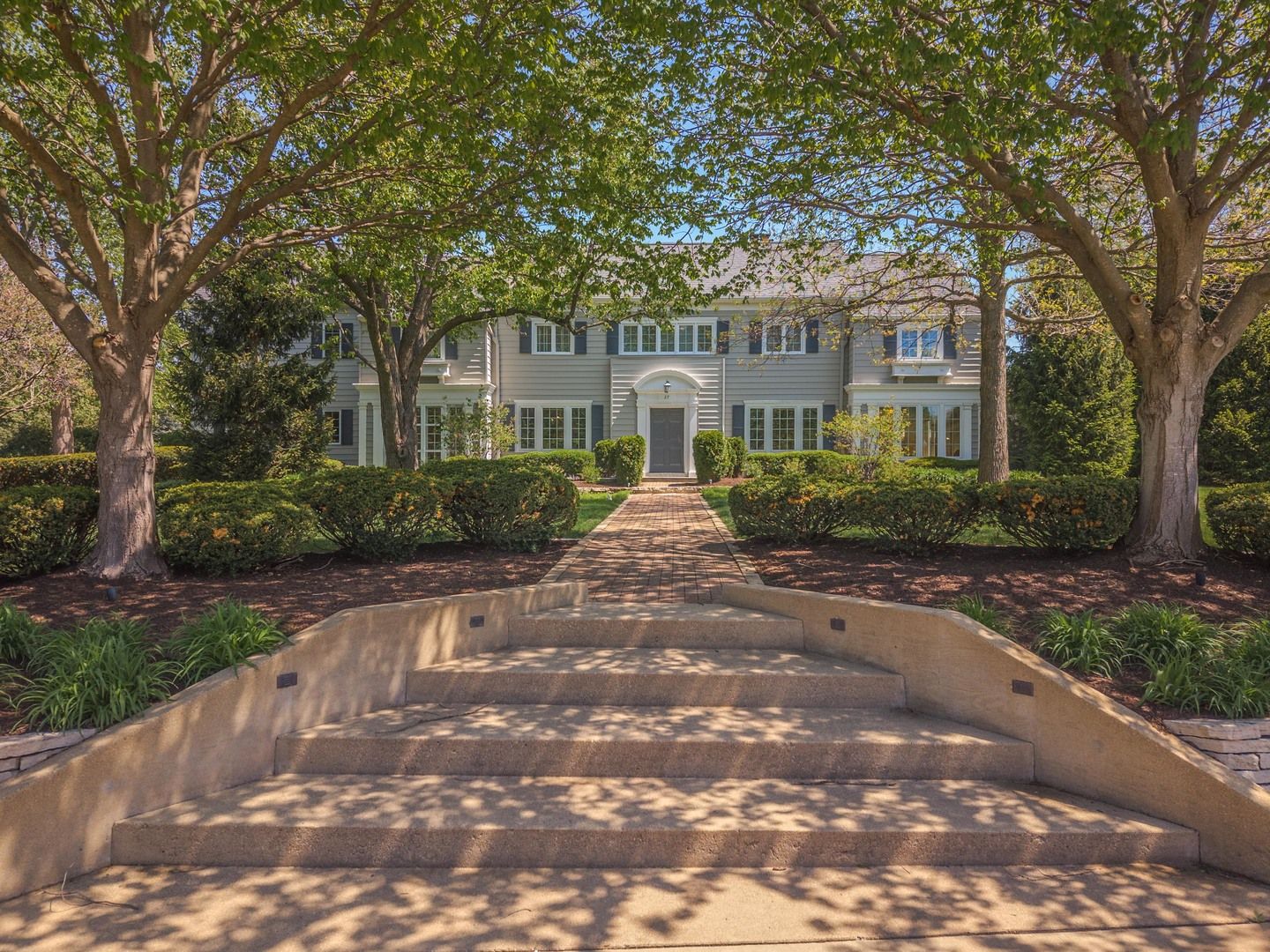 27 Country Club Place