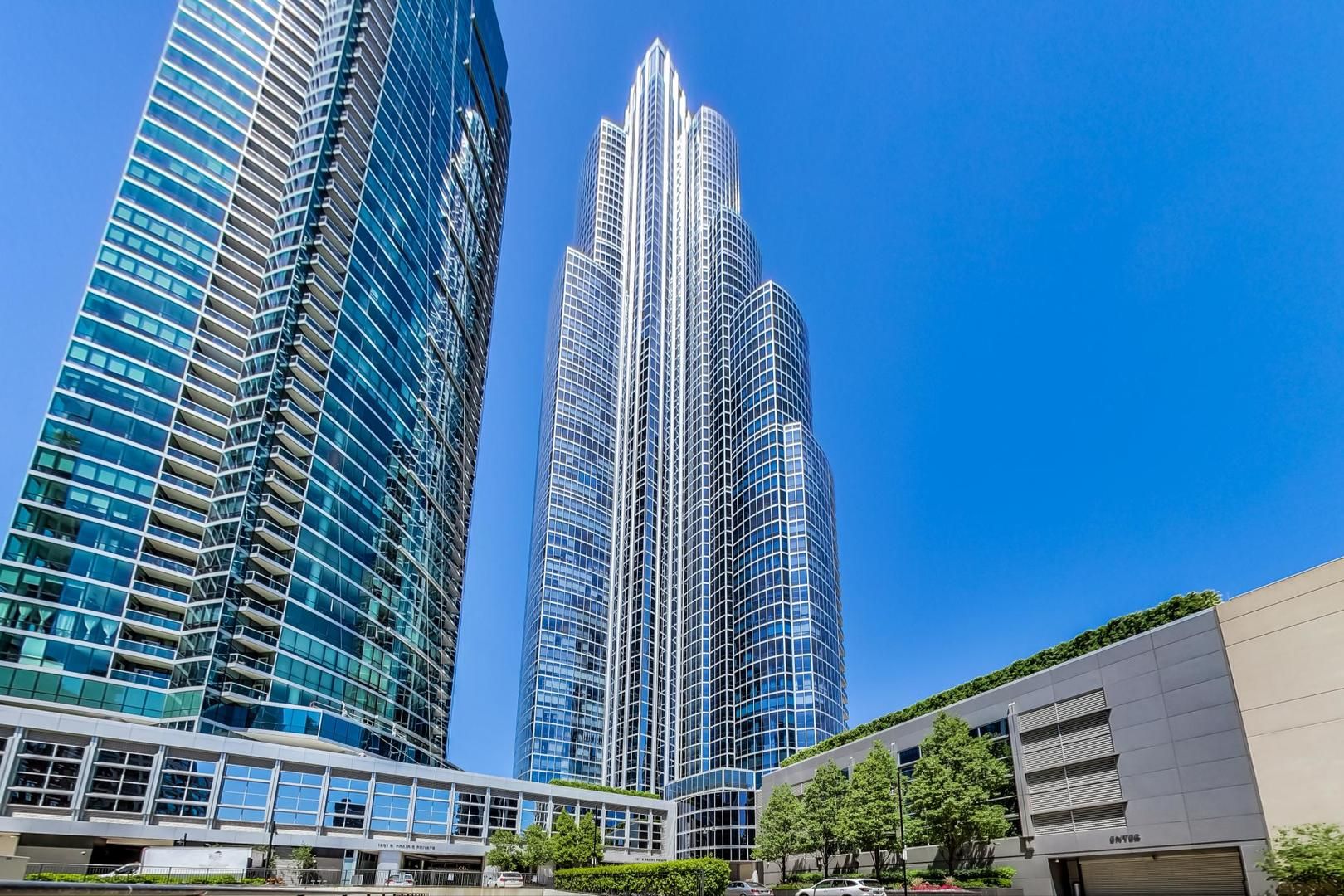 1211 S Prairie Avenue 3901