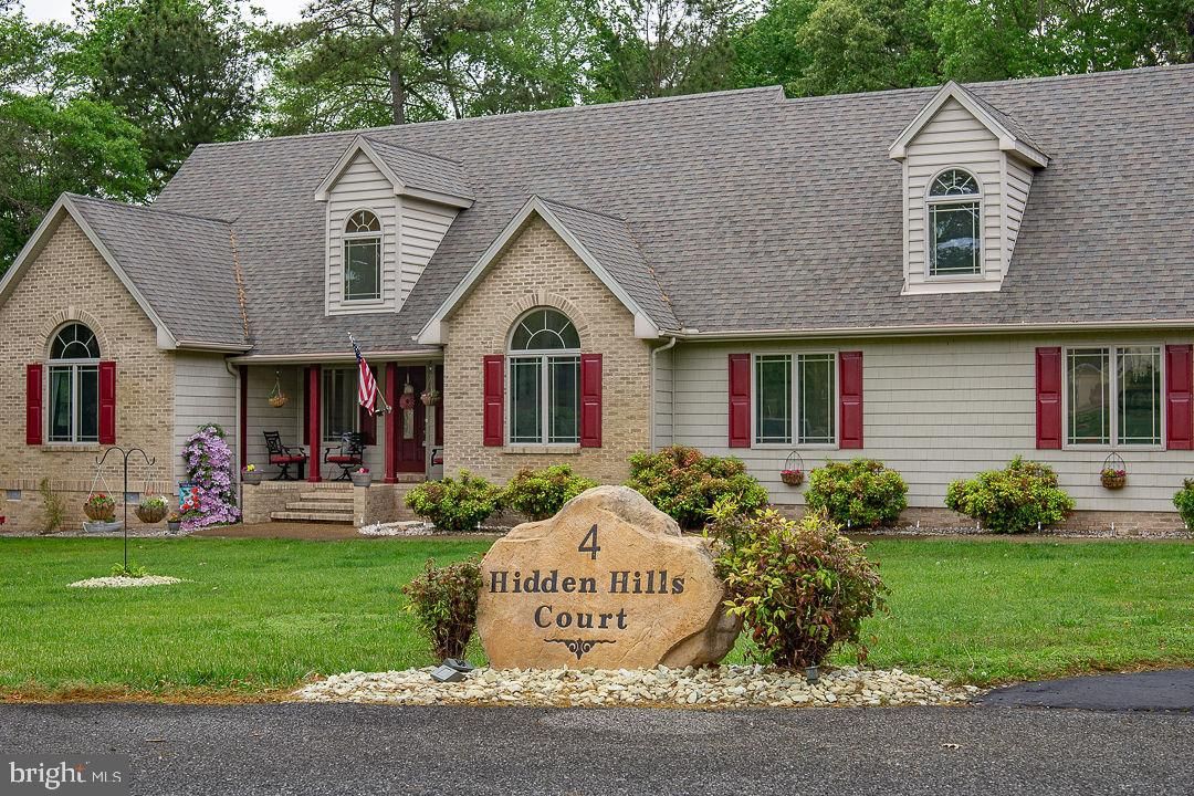4 Hidden Hills Court