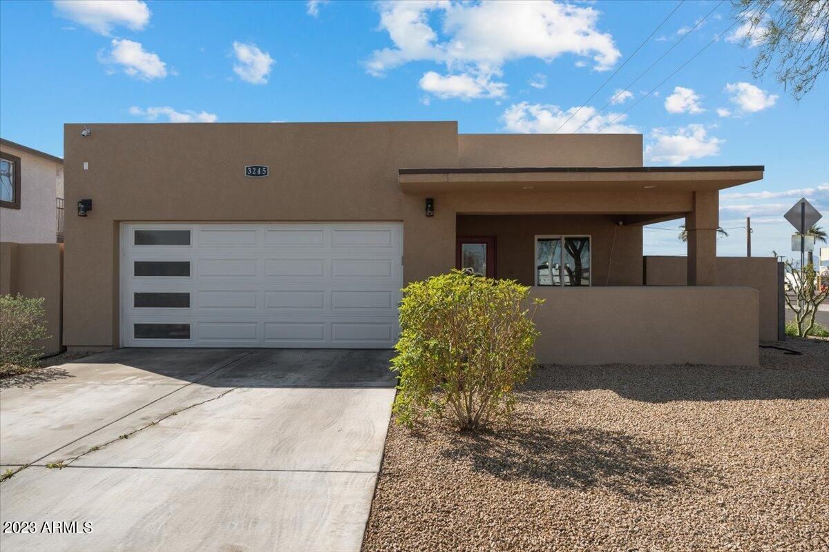 3245 W Melvin Street