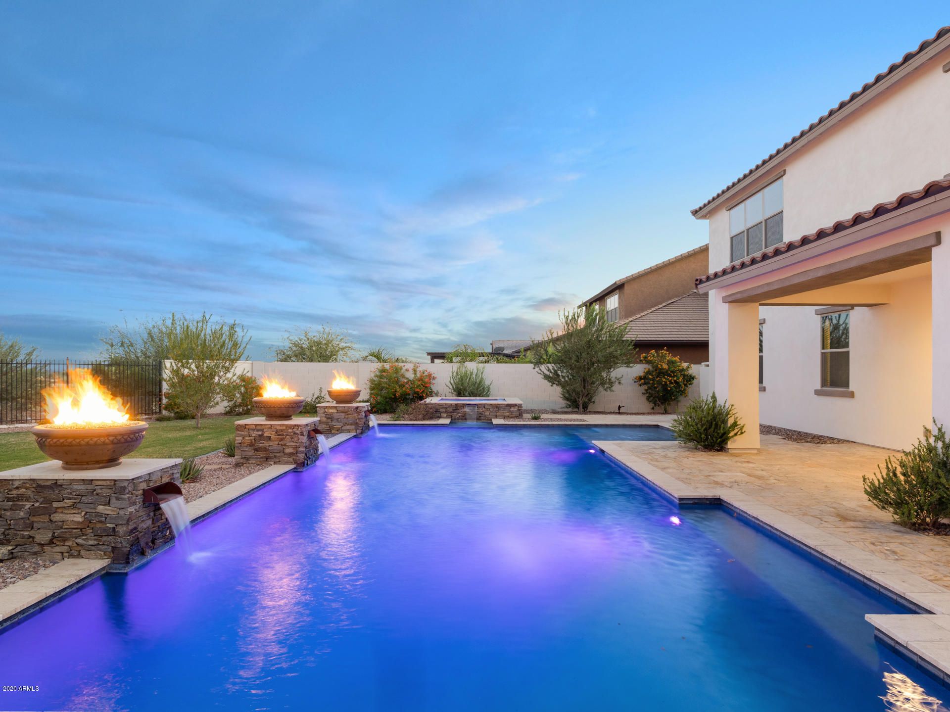 2247 N Beverly Place