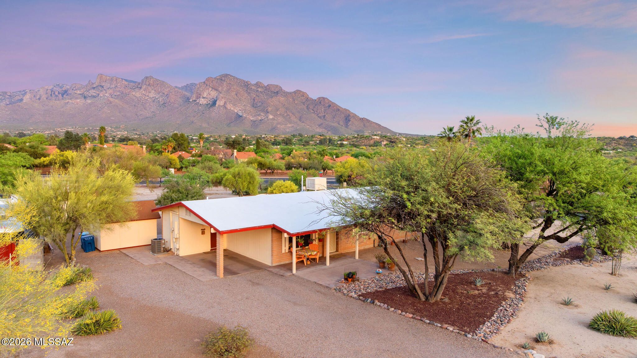 10080 N Camino Valdeflores