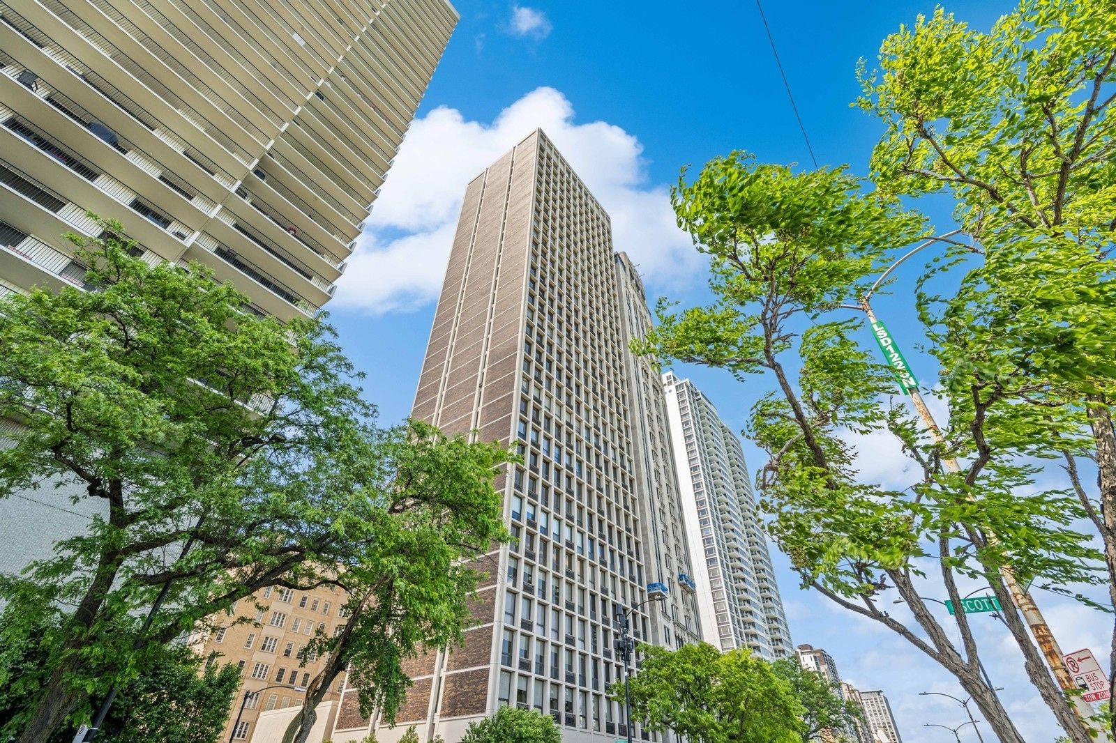 1240 N Lake Shore Drive 10AB