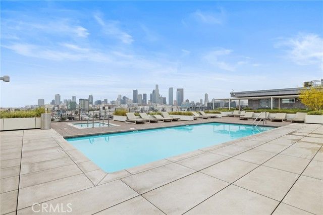 527 Molino Street 213