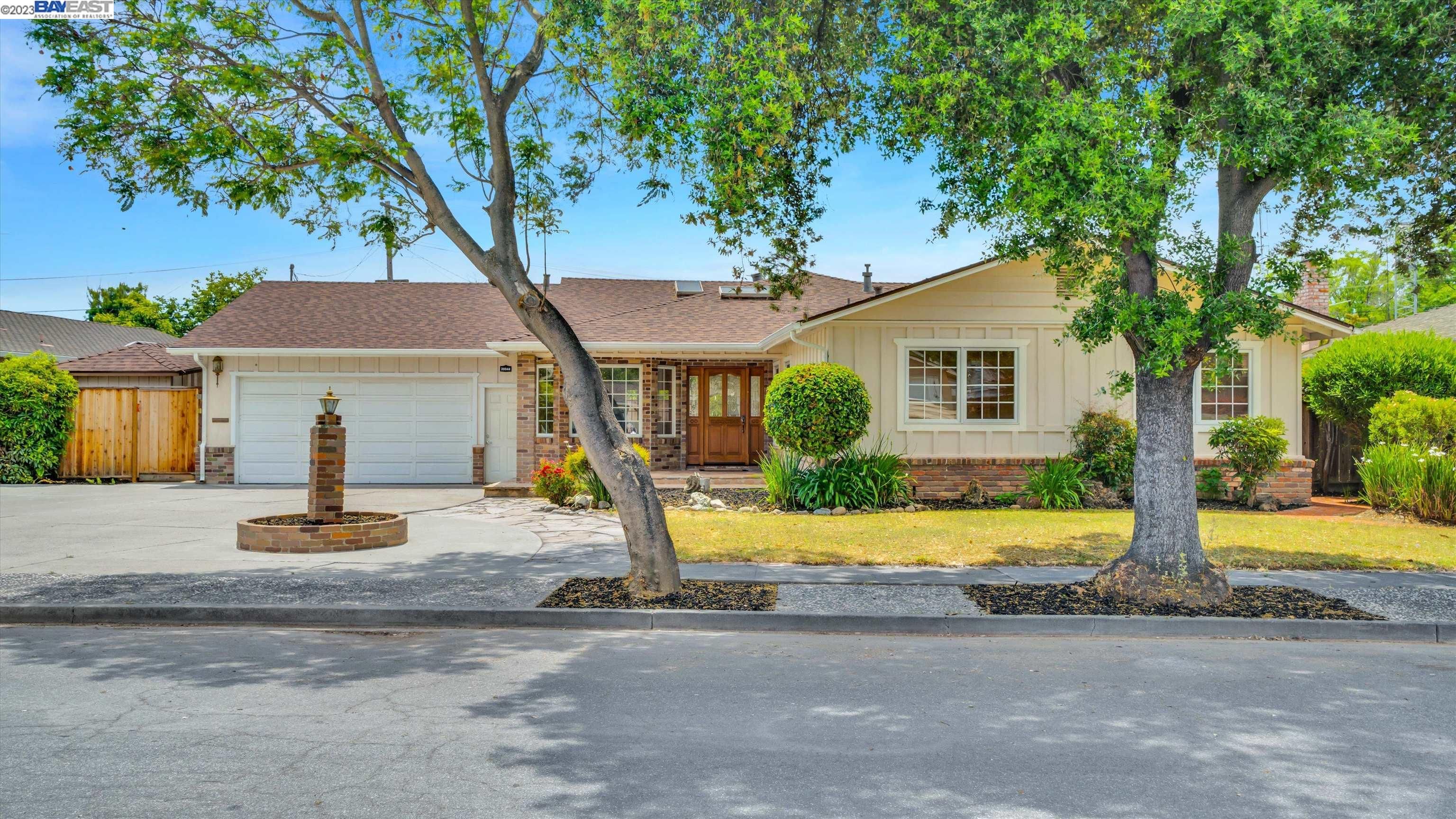 38044 Inez Ave