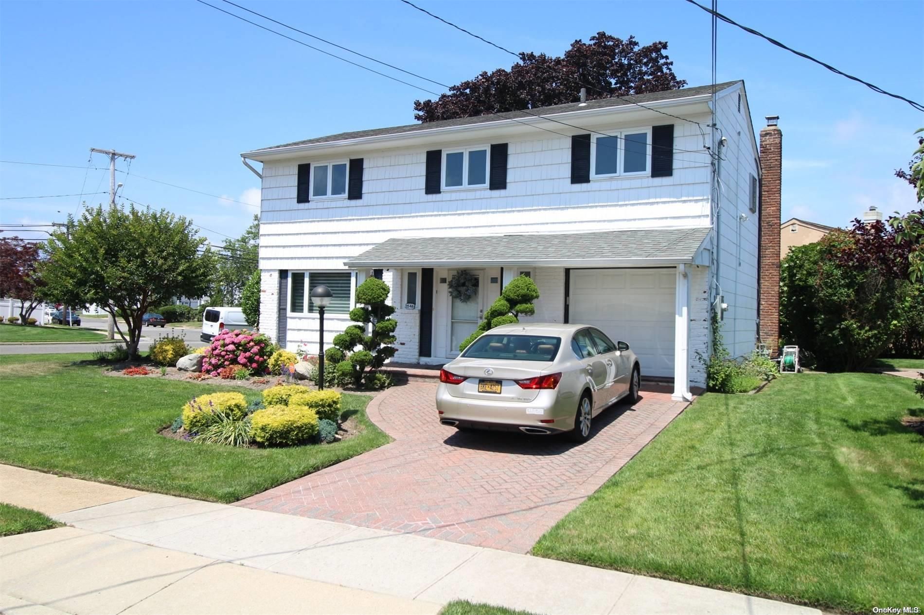 3546 Daniel Crescent