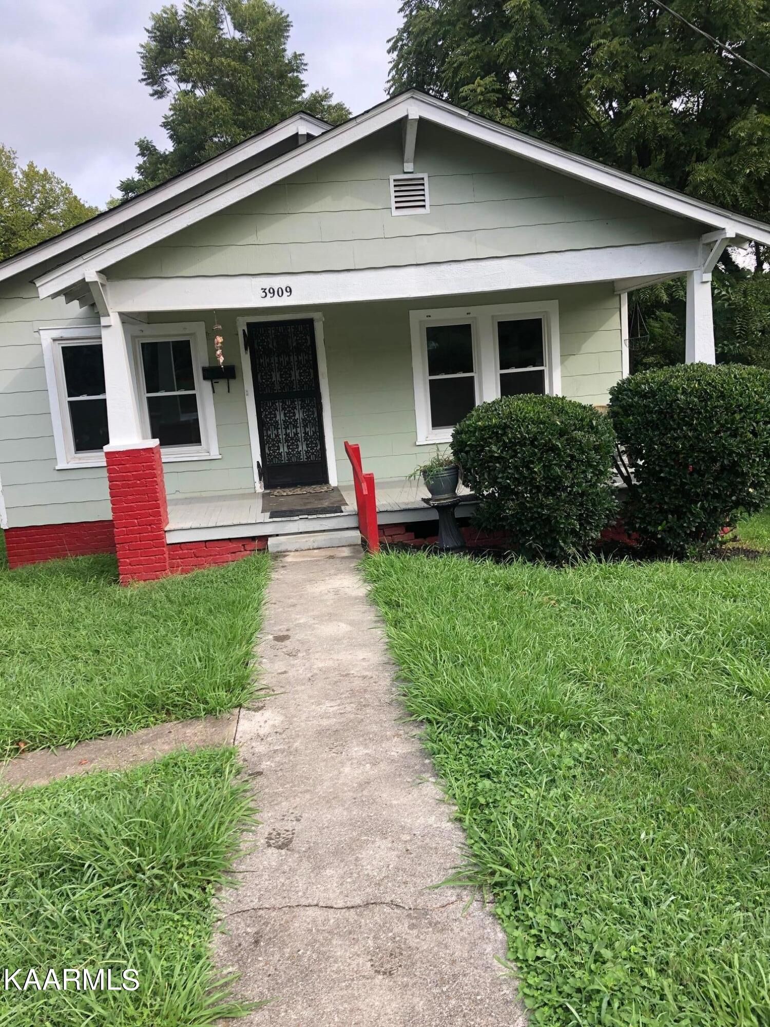 3909 Ivy Ave