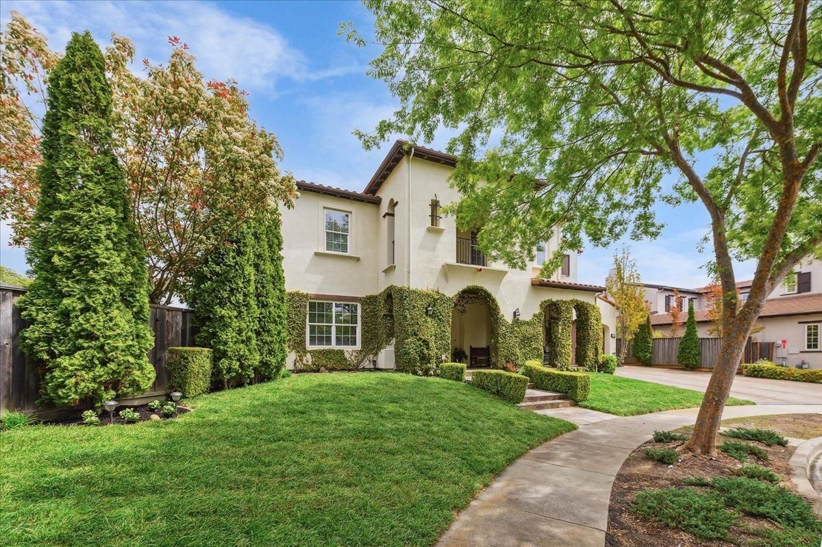 218 Glory Lily Court