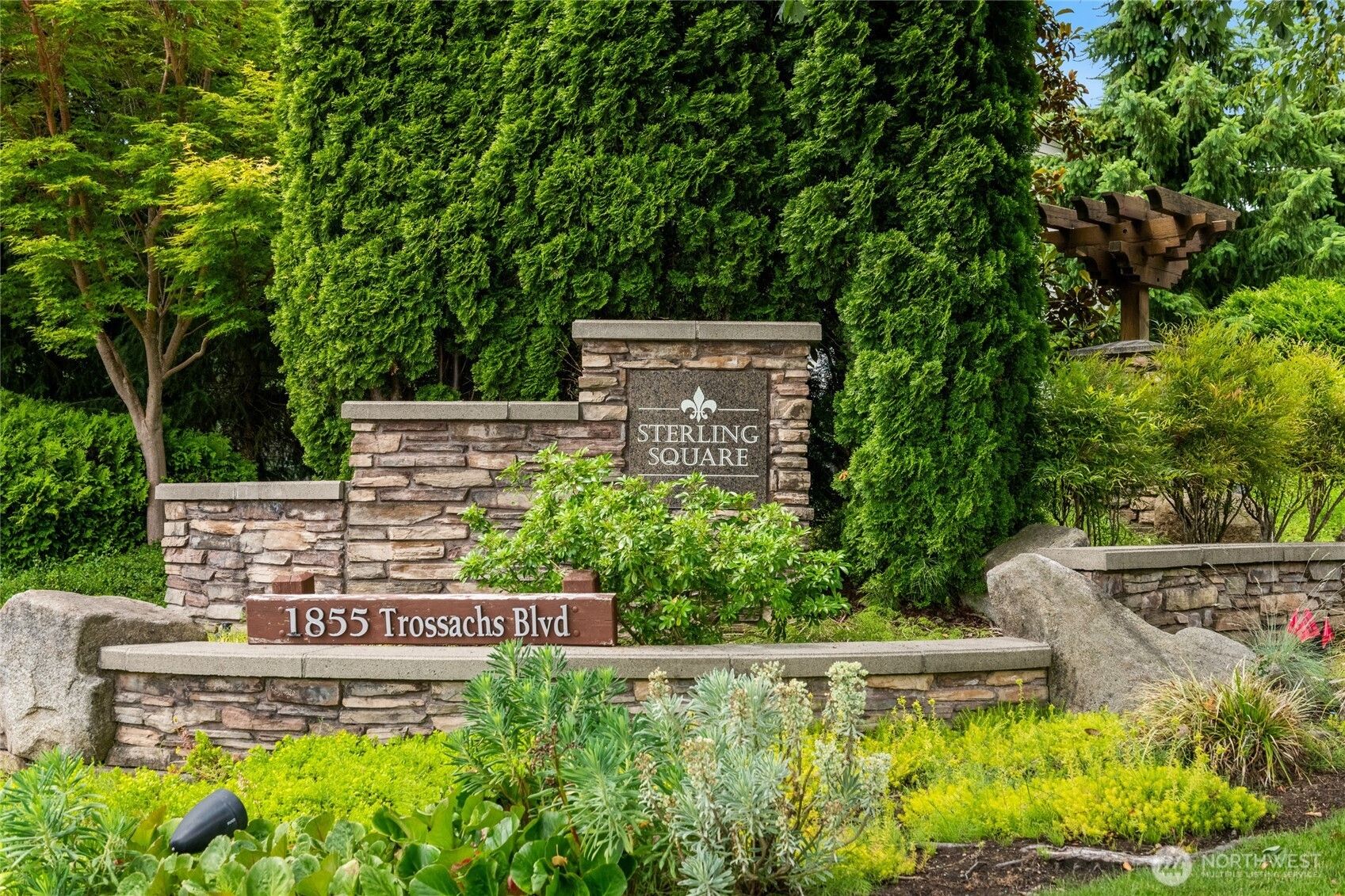 1855 Trossachs Blvd Se 2002
