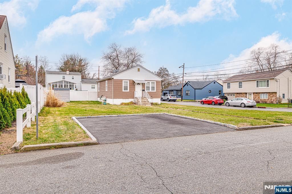 1 Clarence Avenue