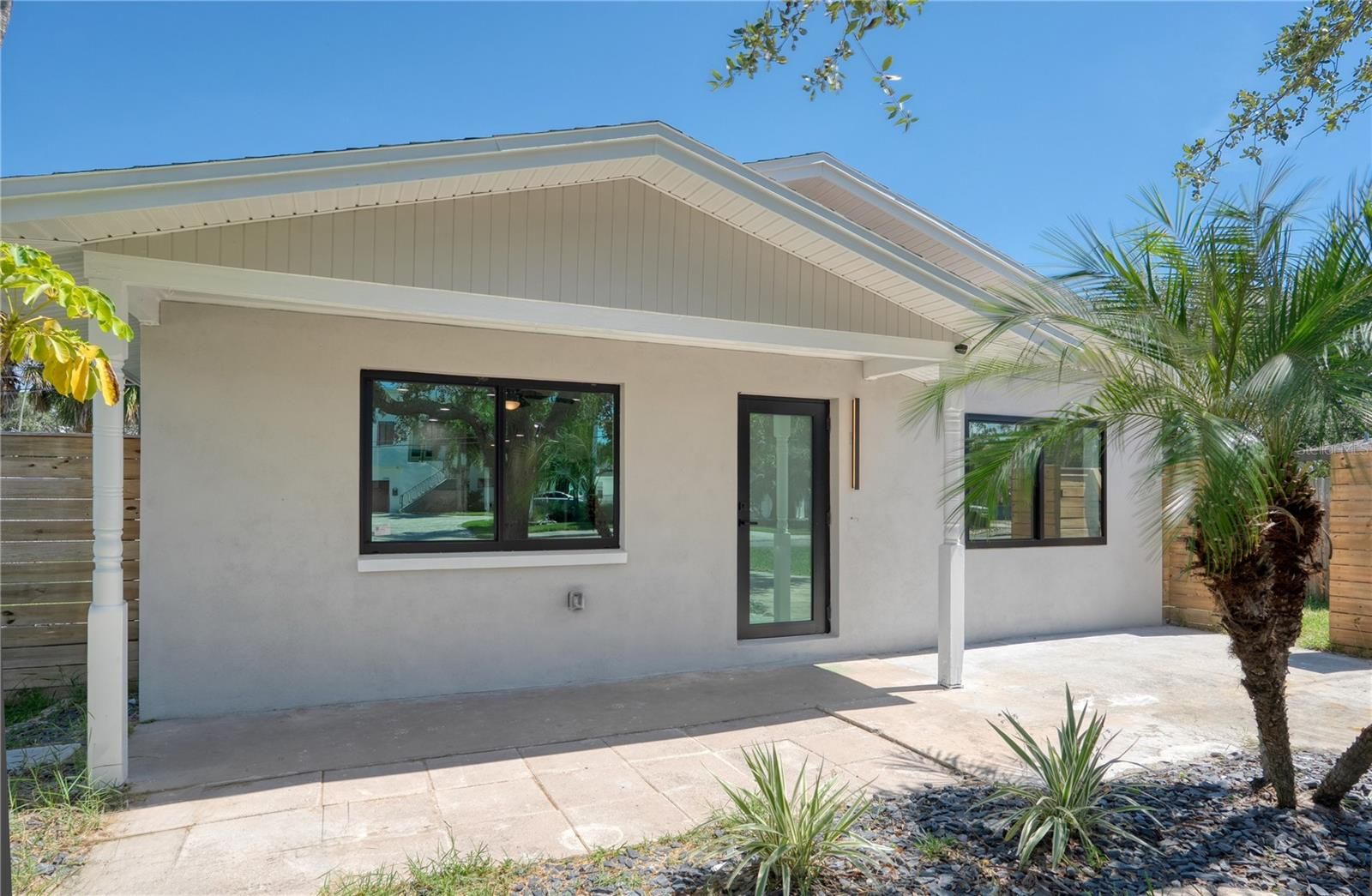 3819 Shore Acres Boulevard Ne