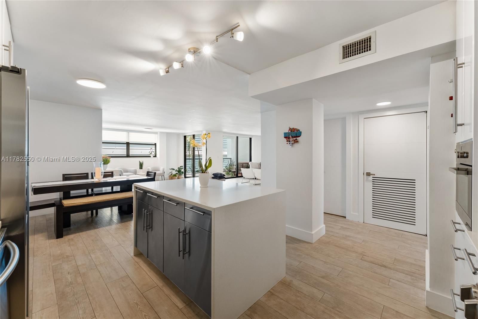 5845 Collins Ave 204