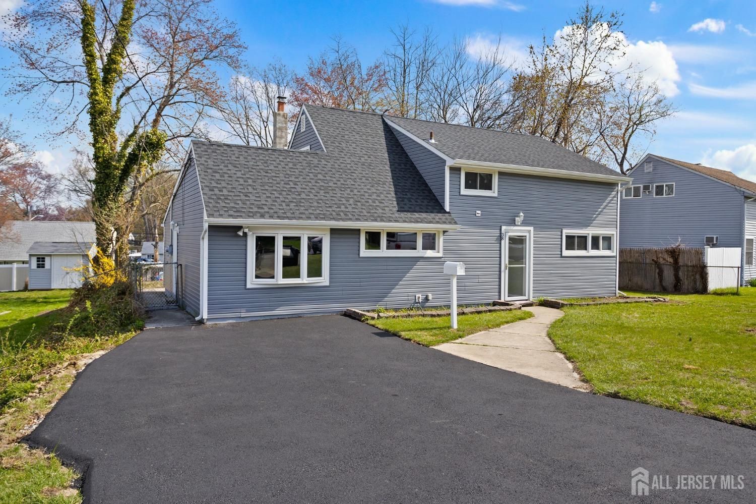 38 Pine Tree Road