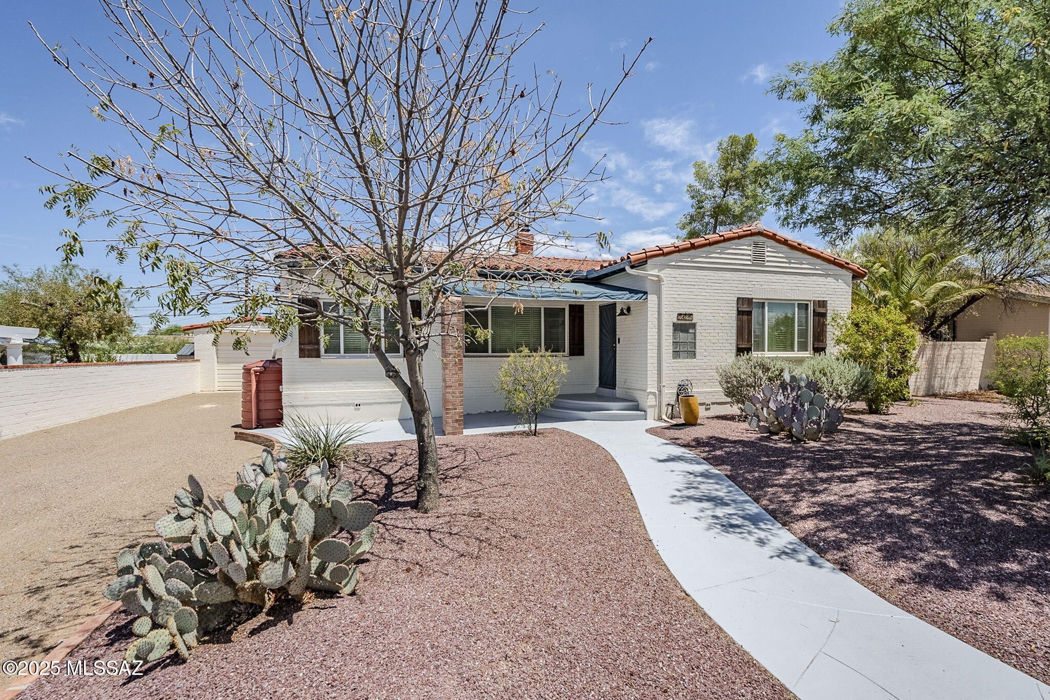 2125 E Juanita Street