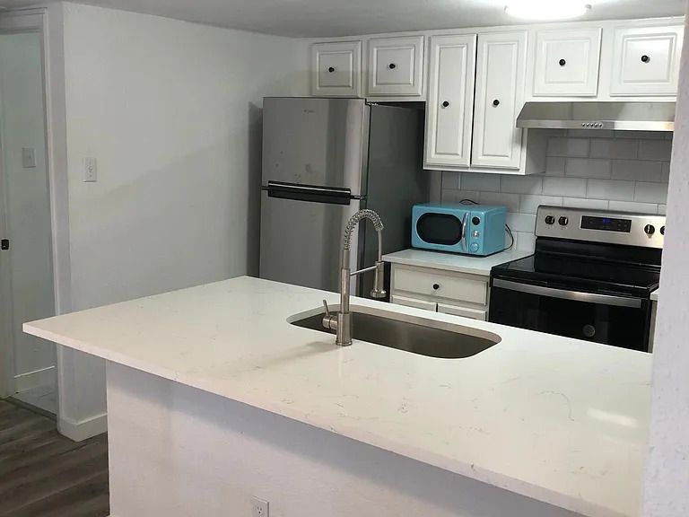 2124 Burton Drive 160