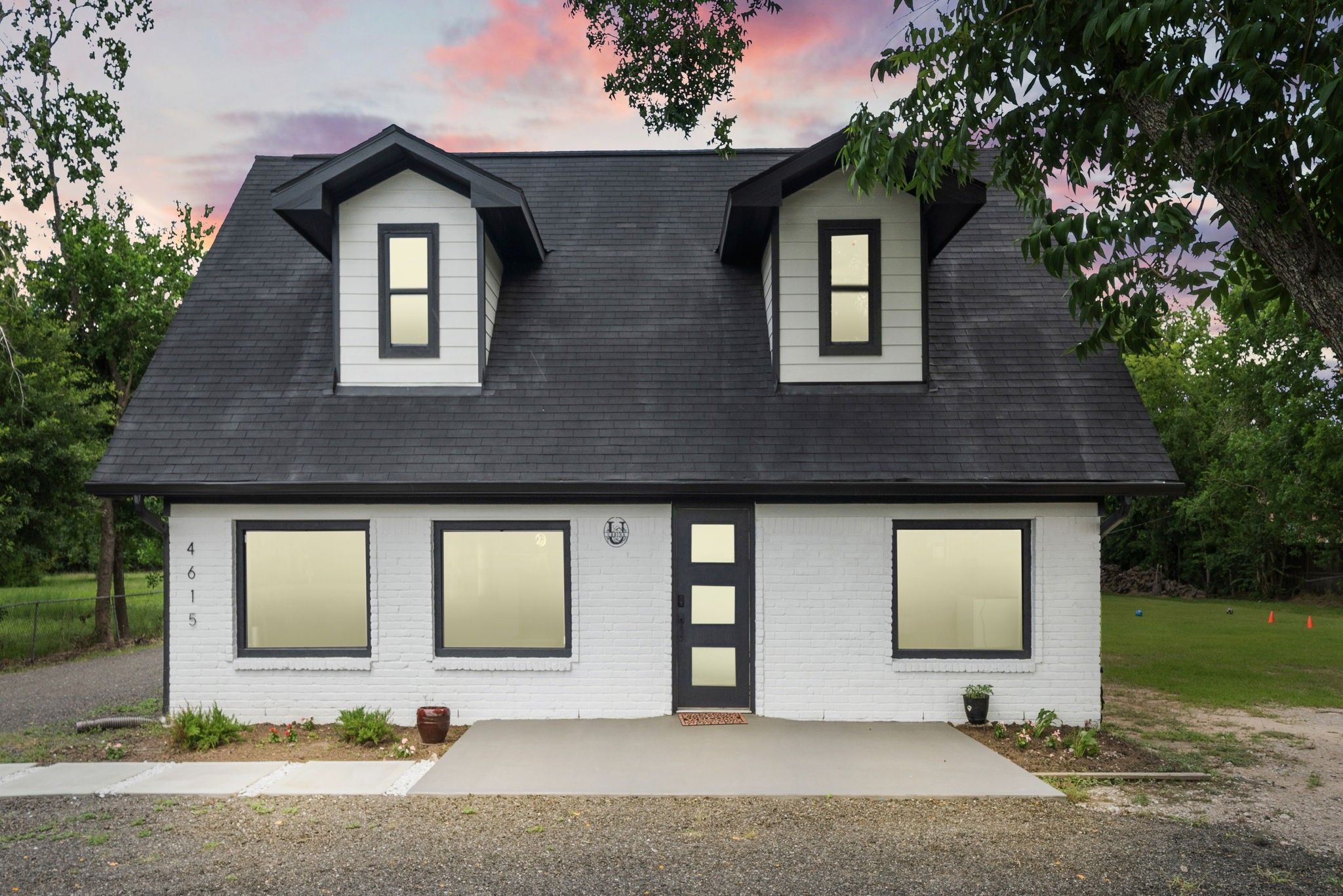 4615 W Walnut