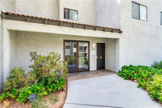 242 E Fern Avenue 206