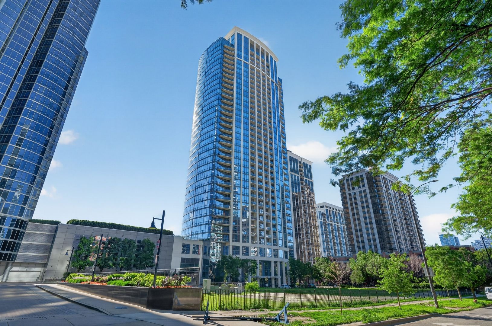1235 S Prairie Avenue 502
