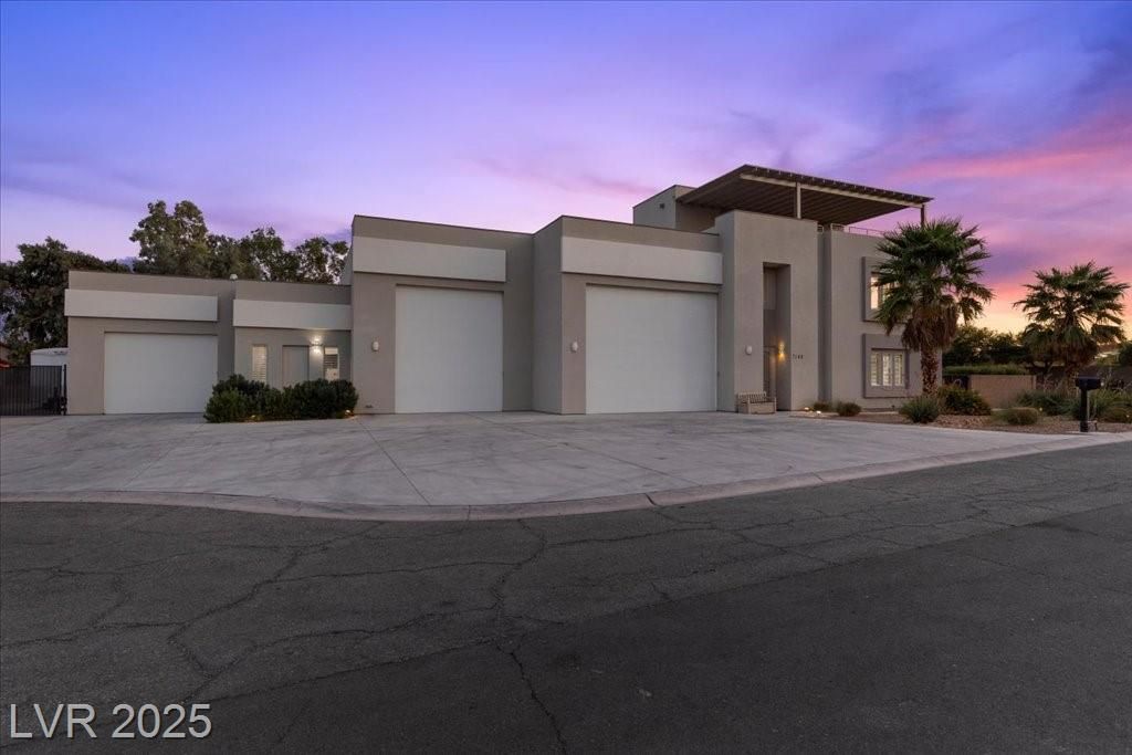 7140 La Cienega Street