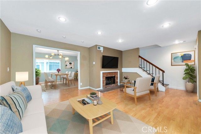 1905 Glenoaks Boulevard 210