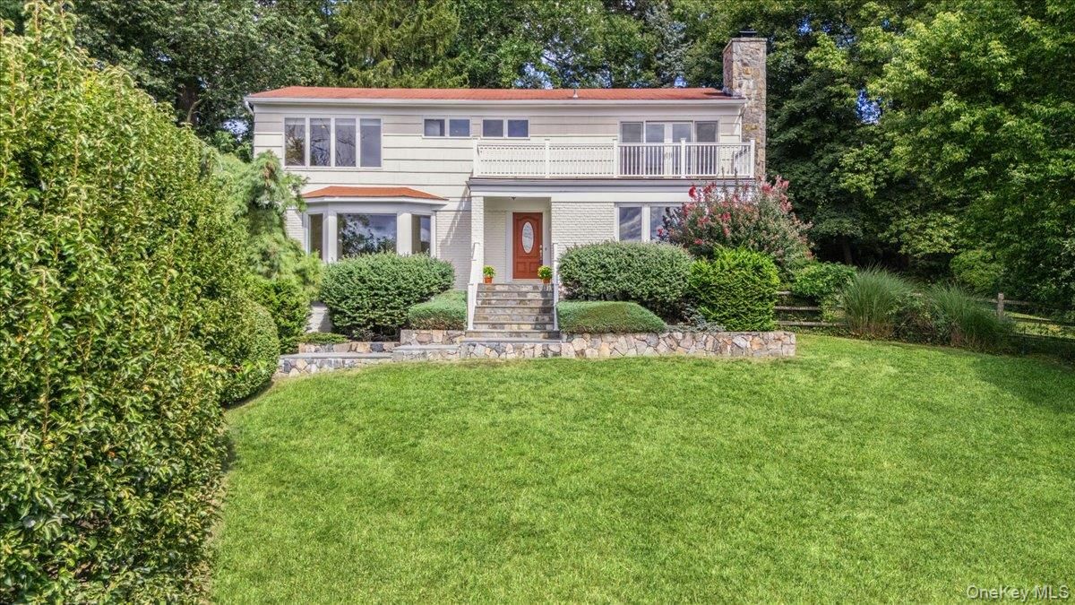12 Country Club Lane N