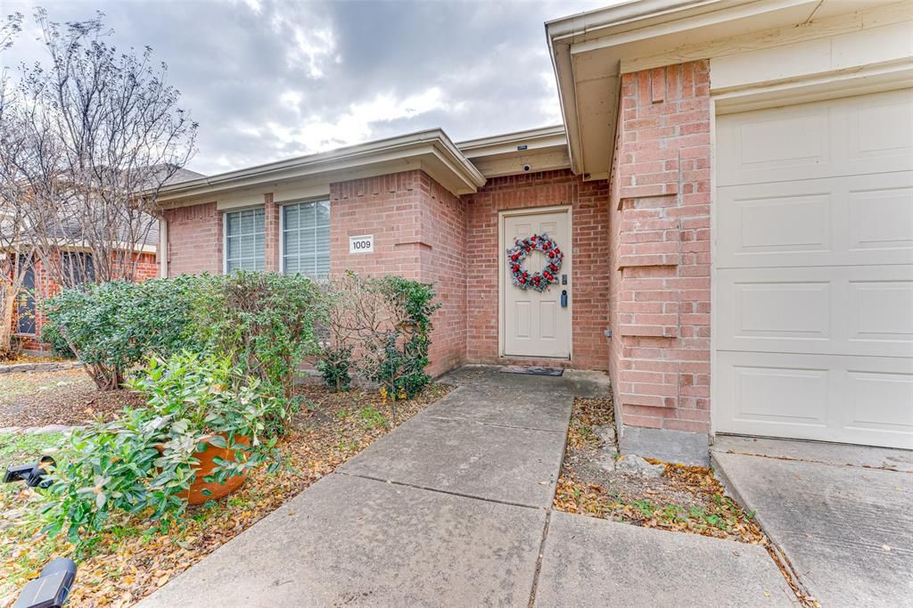 1009 Acacia Drive