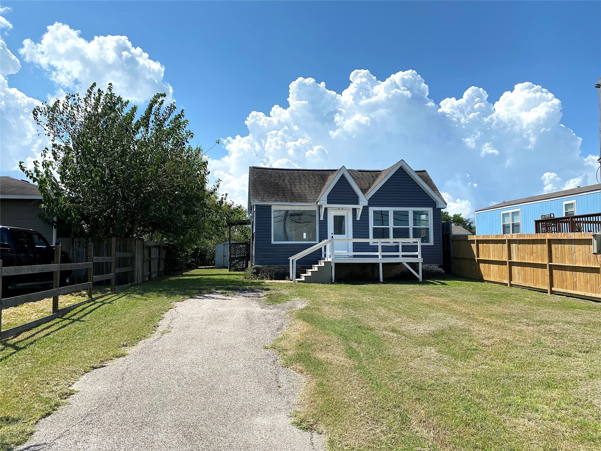 2371 Broadway Street E