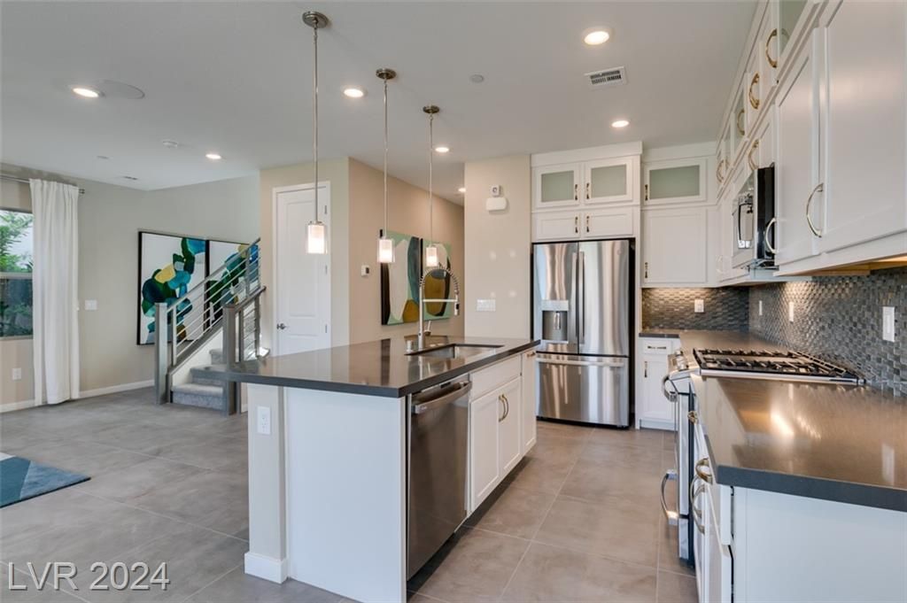 11532 Desert Hollow Avenue