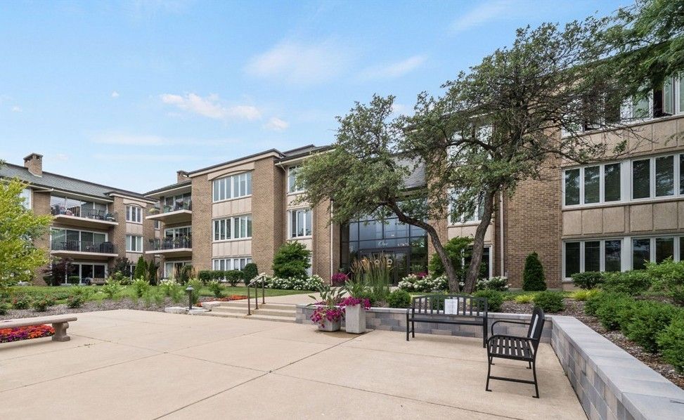 1 Oak Brook Club Drive A307