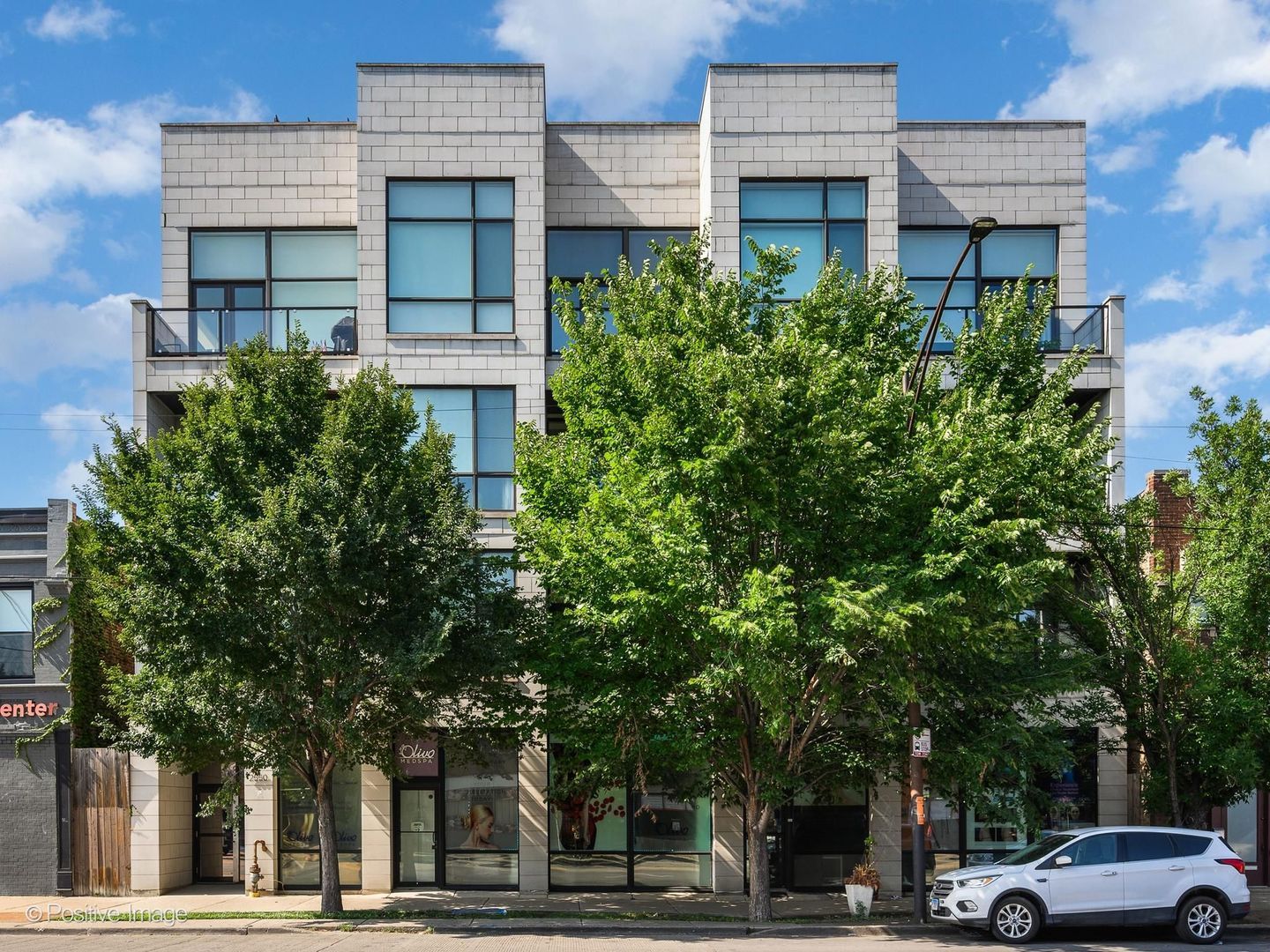 2550 W Fullerton Avenue 2E