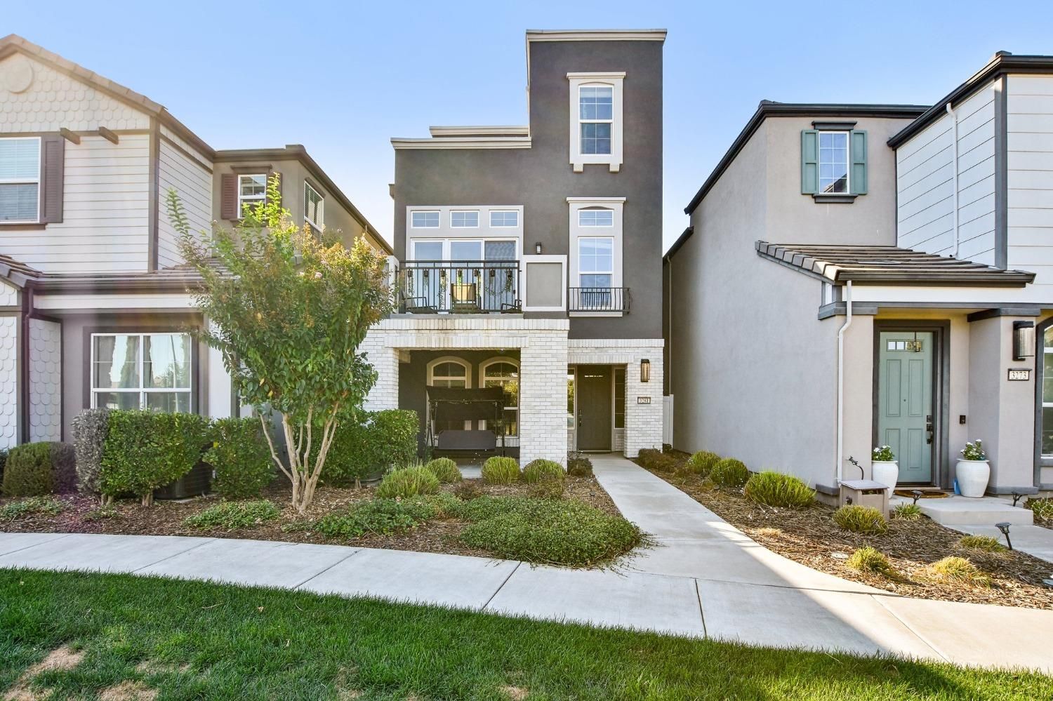 3281 Woodpecker Court