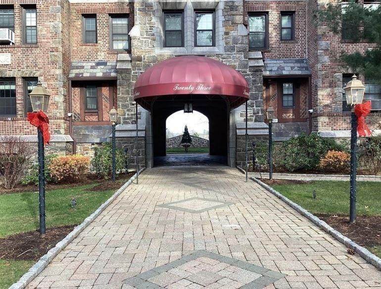 23 Old Mamaroneck Road 1Q