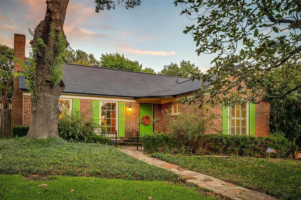 3241 Westcliff Road W