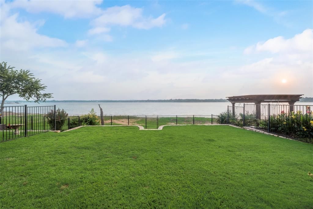 10021 Lakeside Drive