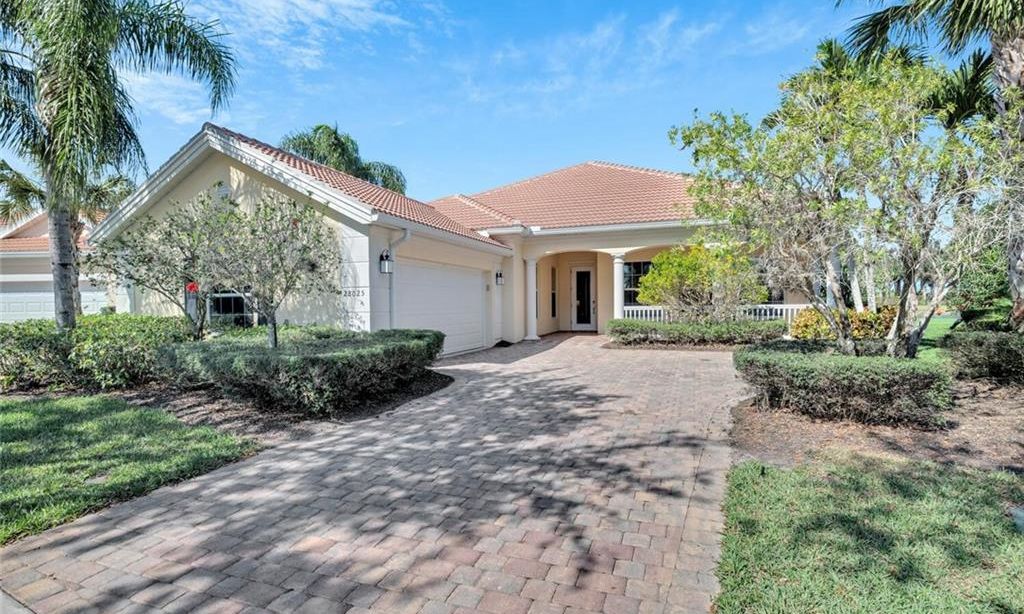 VillageWalk of Bonita Springs