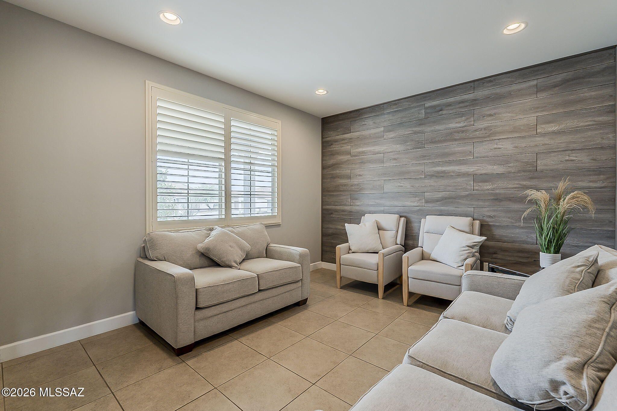 5571 S White Spar Trail