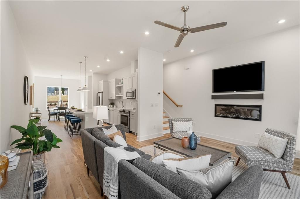 1237 Memorial Drive Se 403