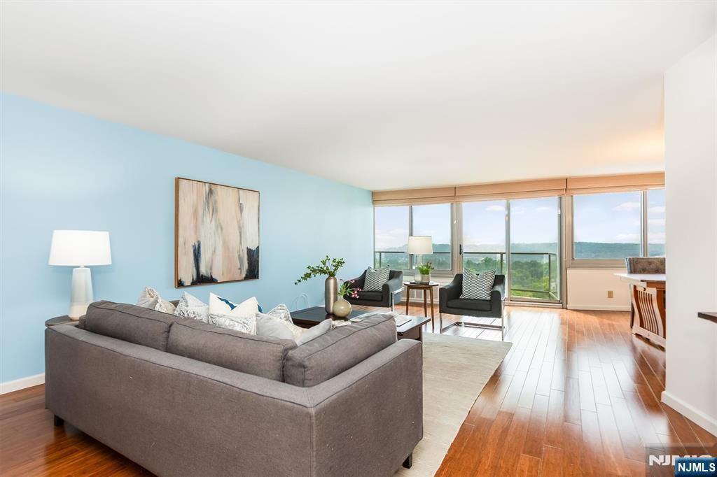 1 Claridge Drive 521