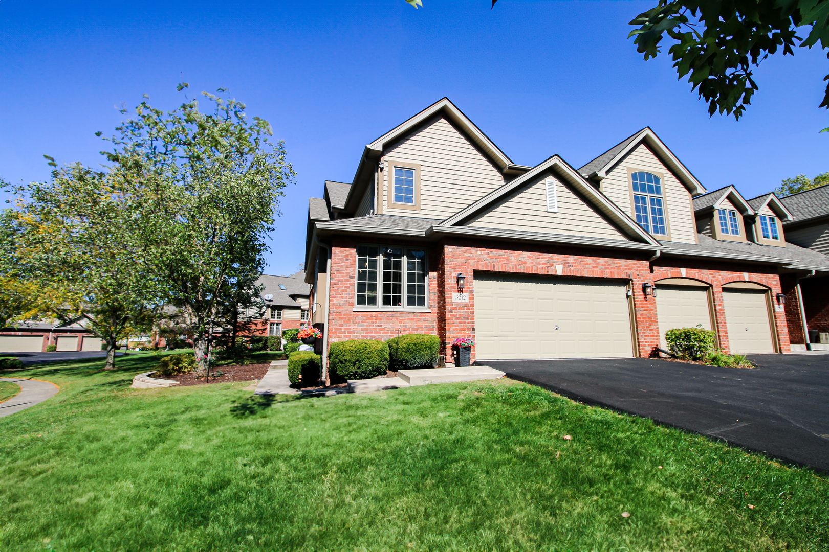 3242 Lightning Court
