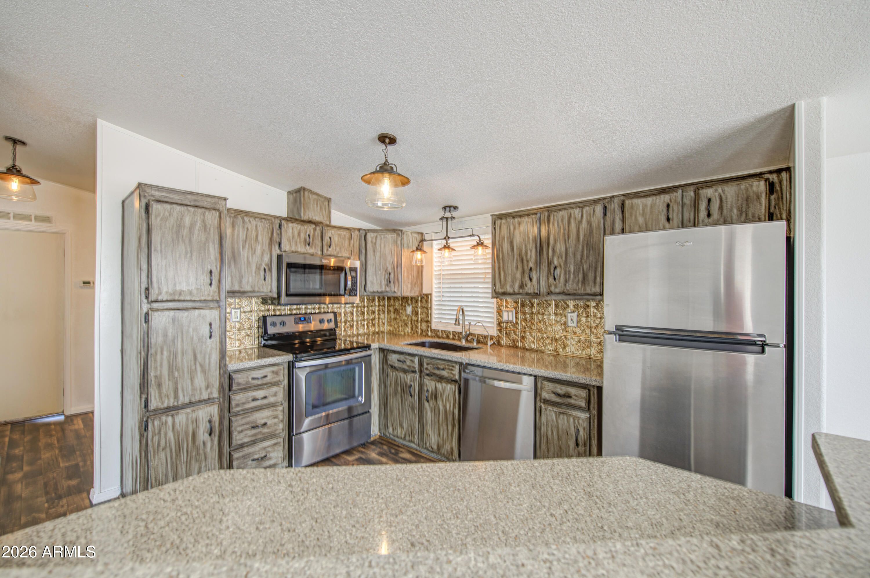 2208 W Baseline Avenue 76