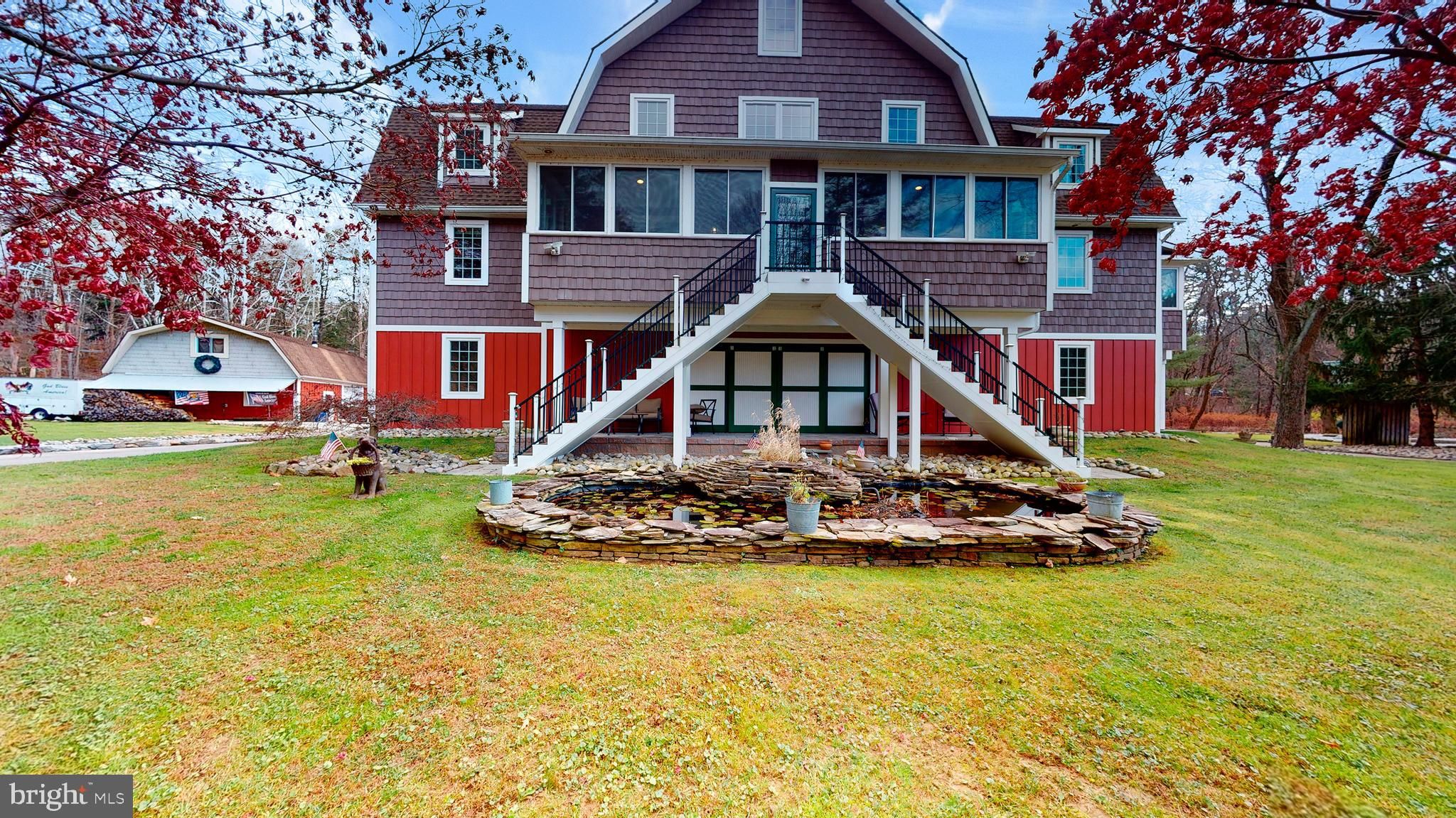 901 Crum Creek