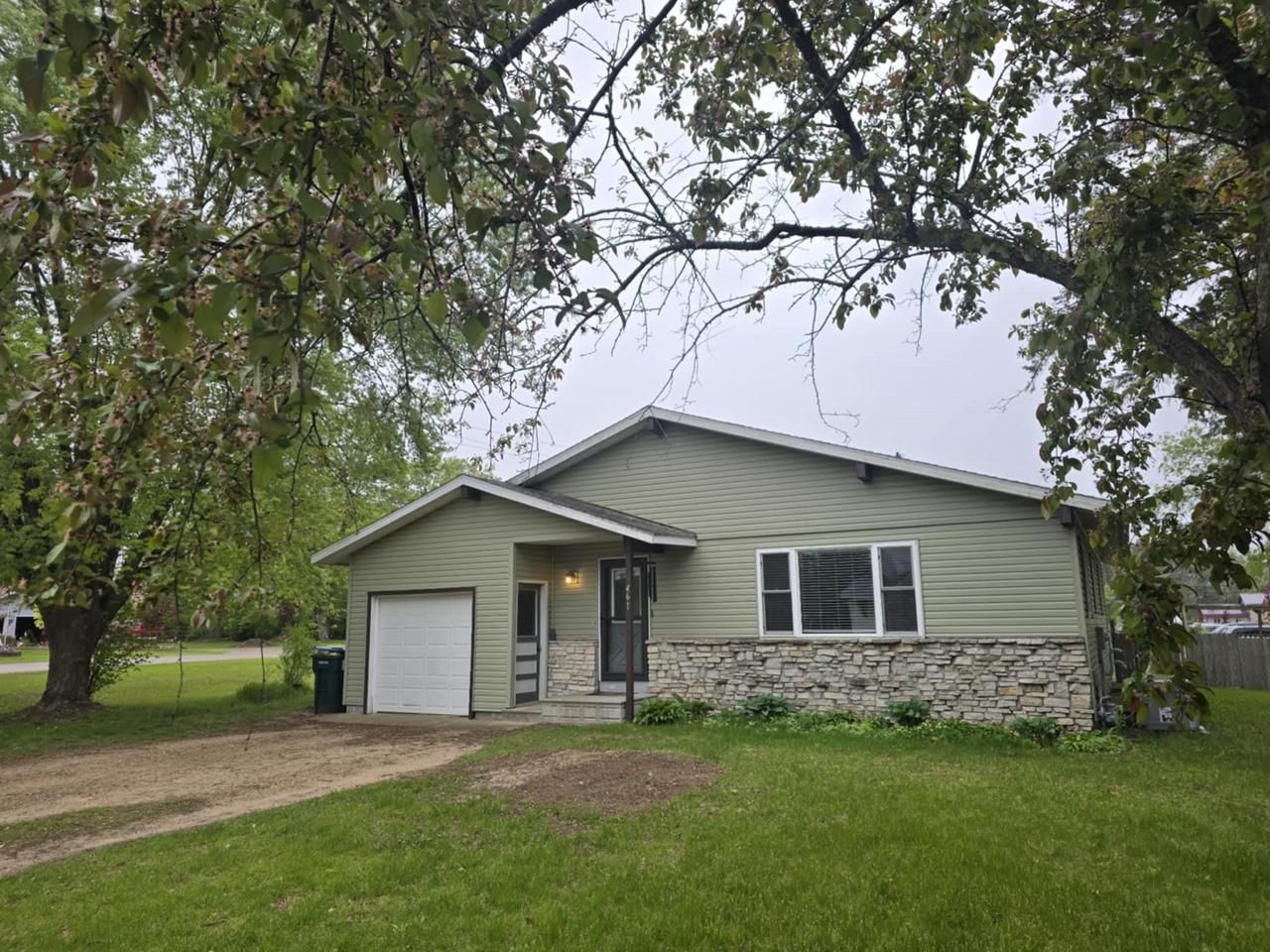 461 East Green Meadow Drive