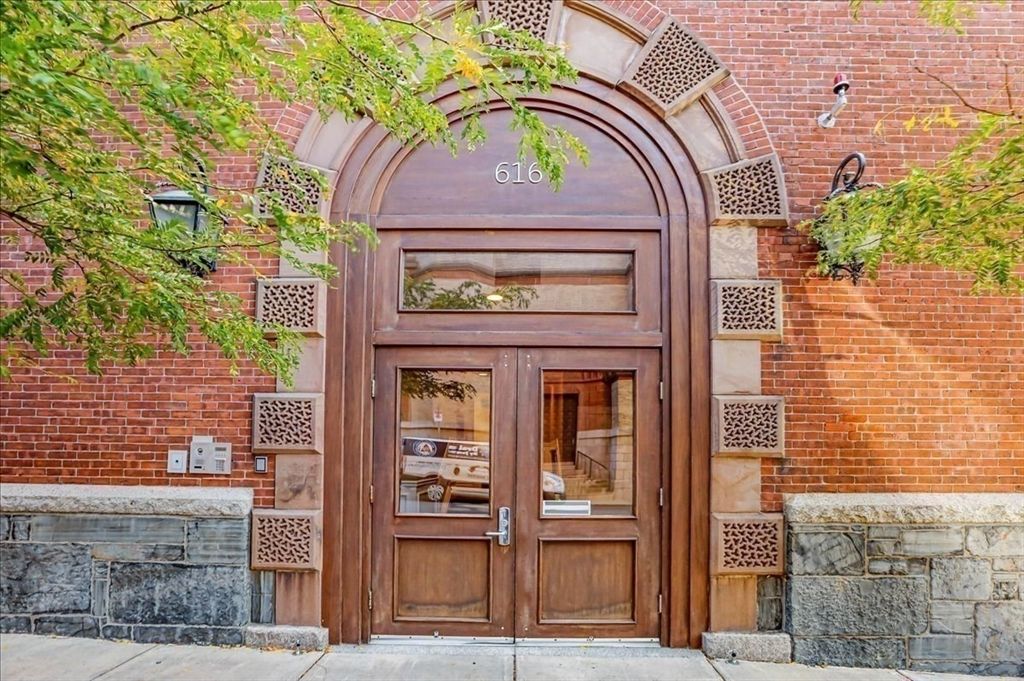 616 E 4th St 205