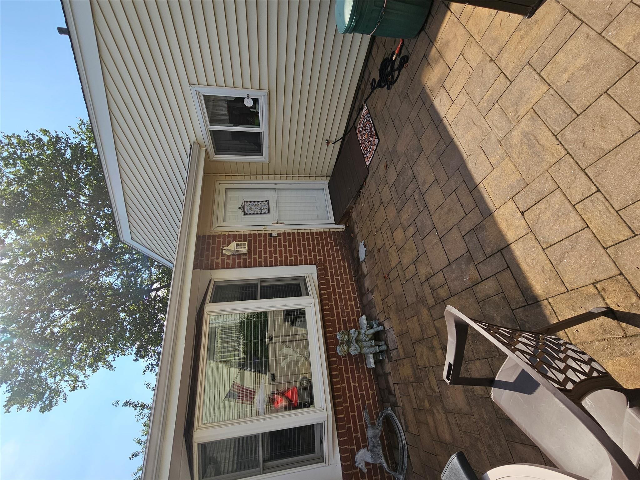 206 Springmeadow Drive E