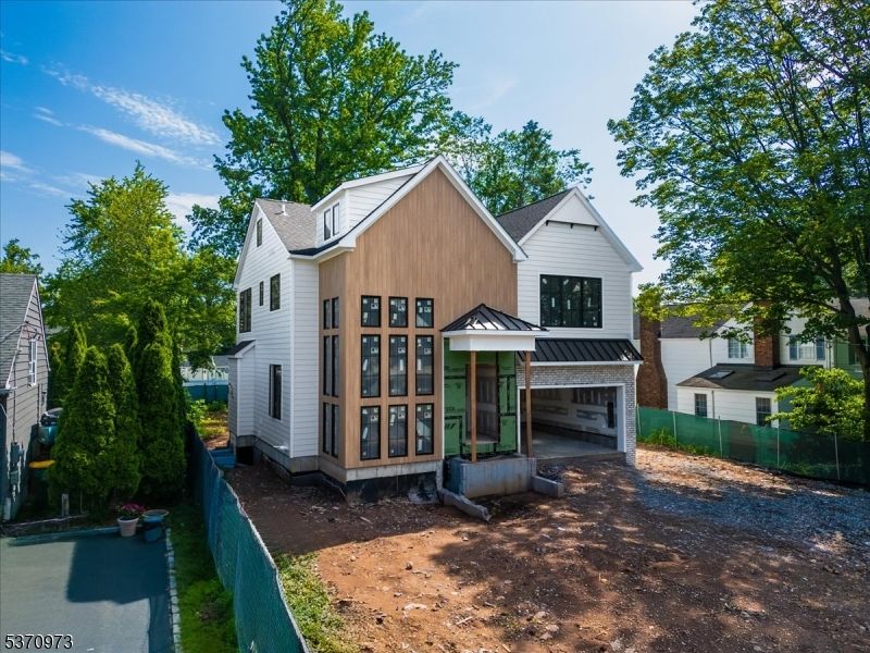 125 Tudor Oval