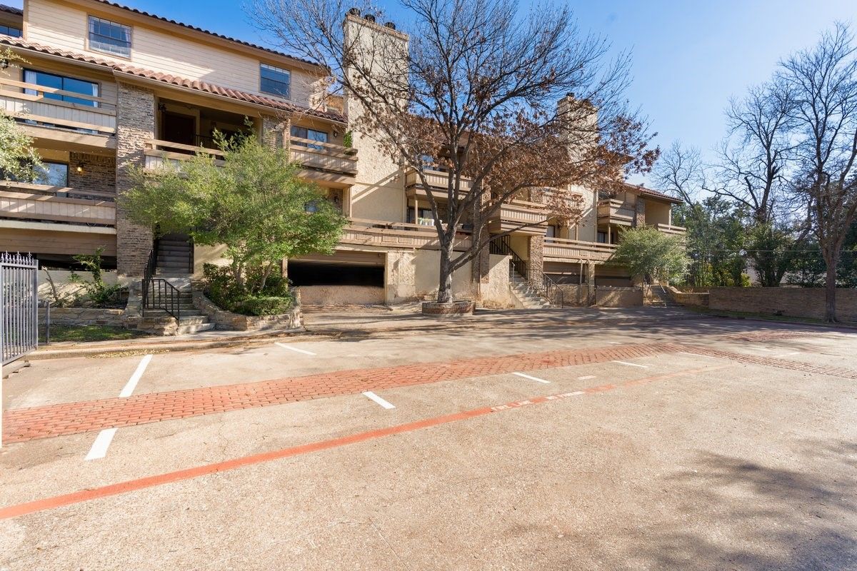 7640 W Greenway Boulevard 6J