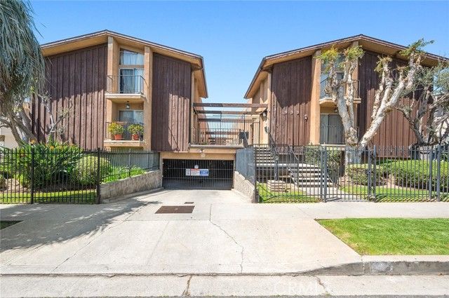 933 N Cedar Street 6