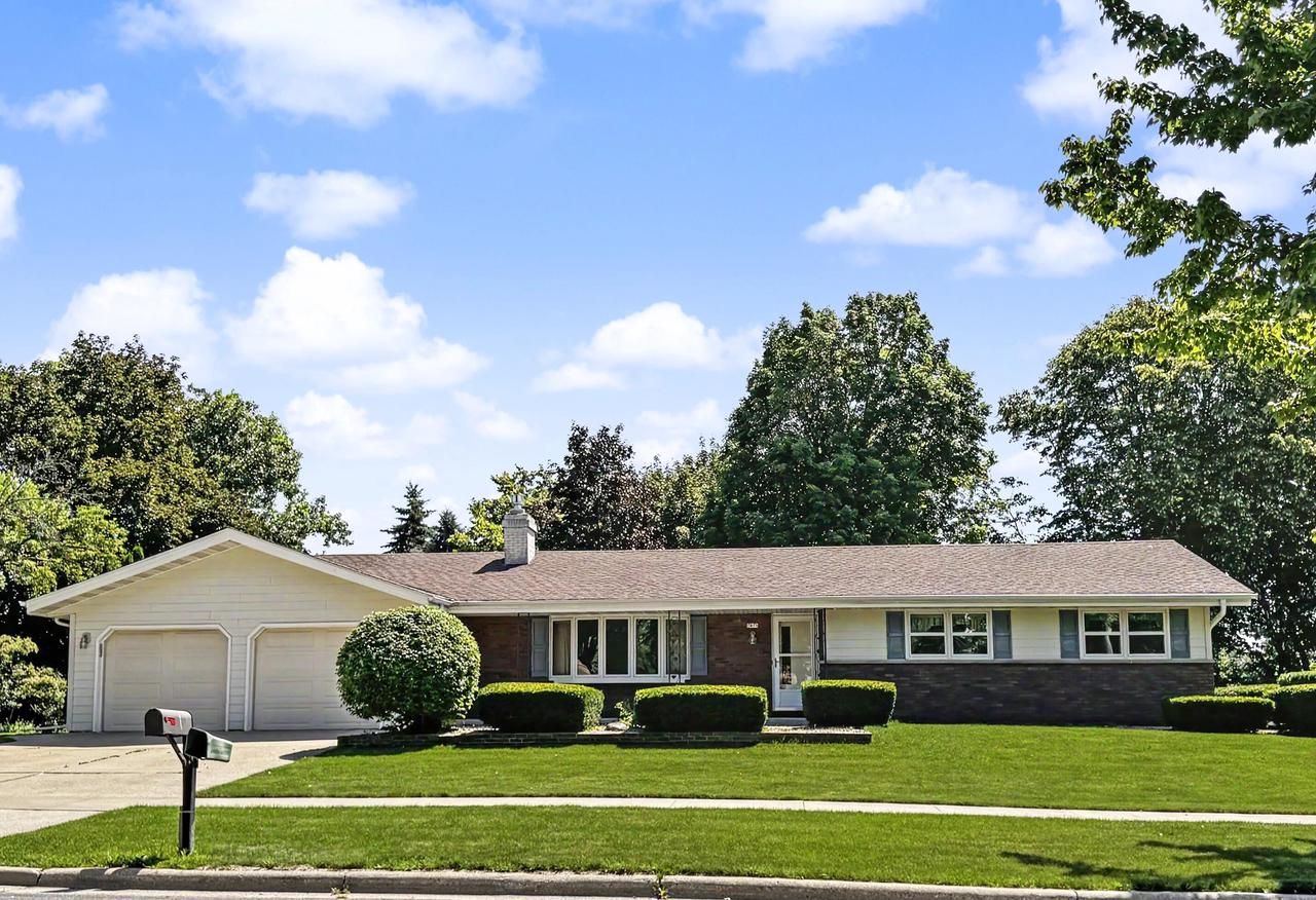 1075 S Silverbrook Drive