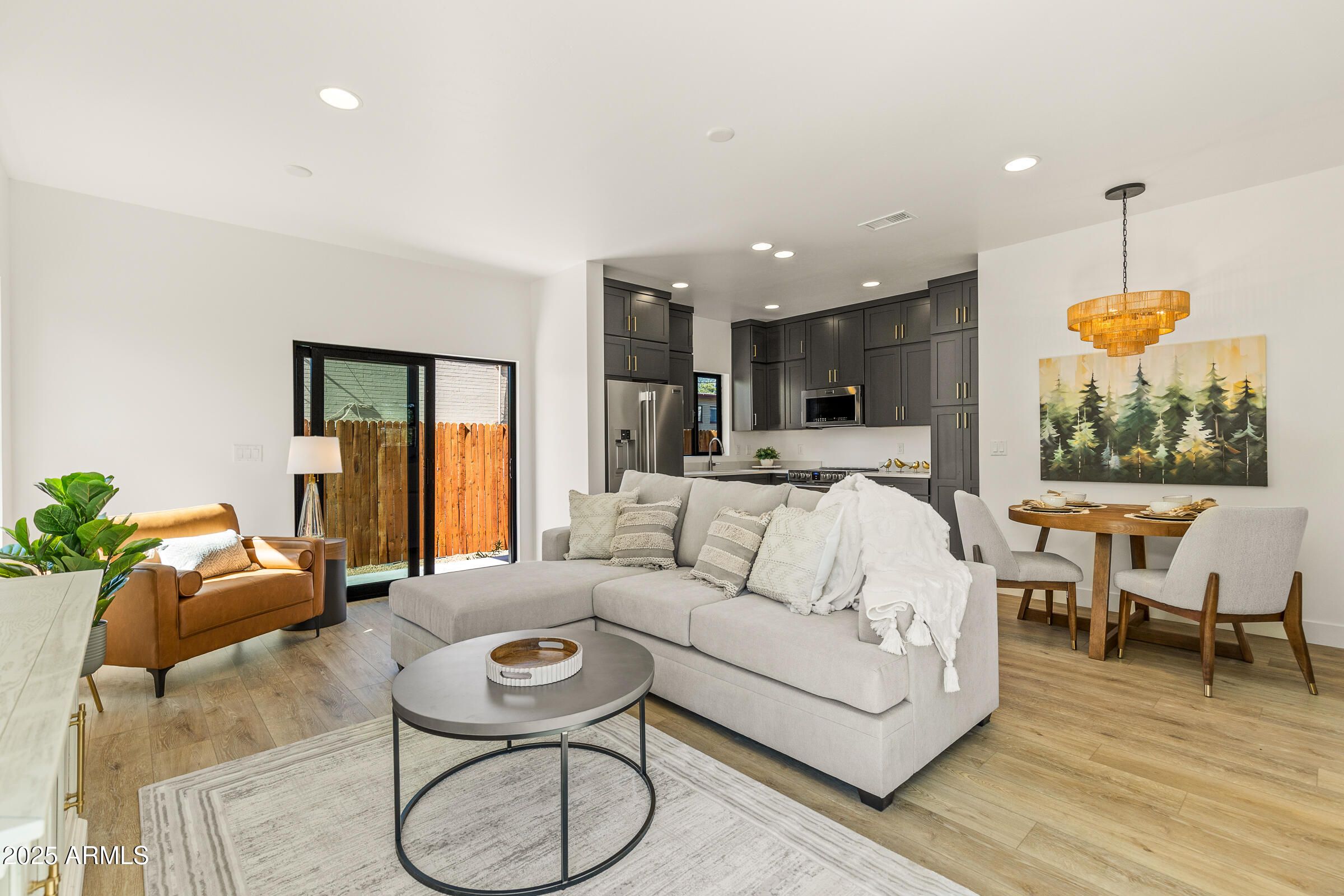 302 W Oak Avenue 2